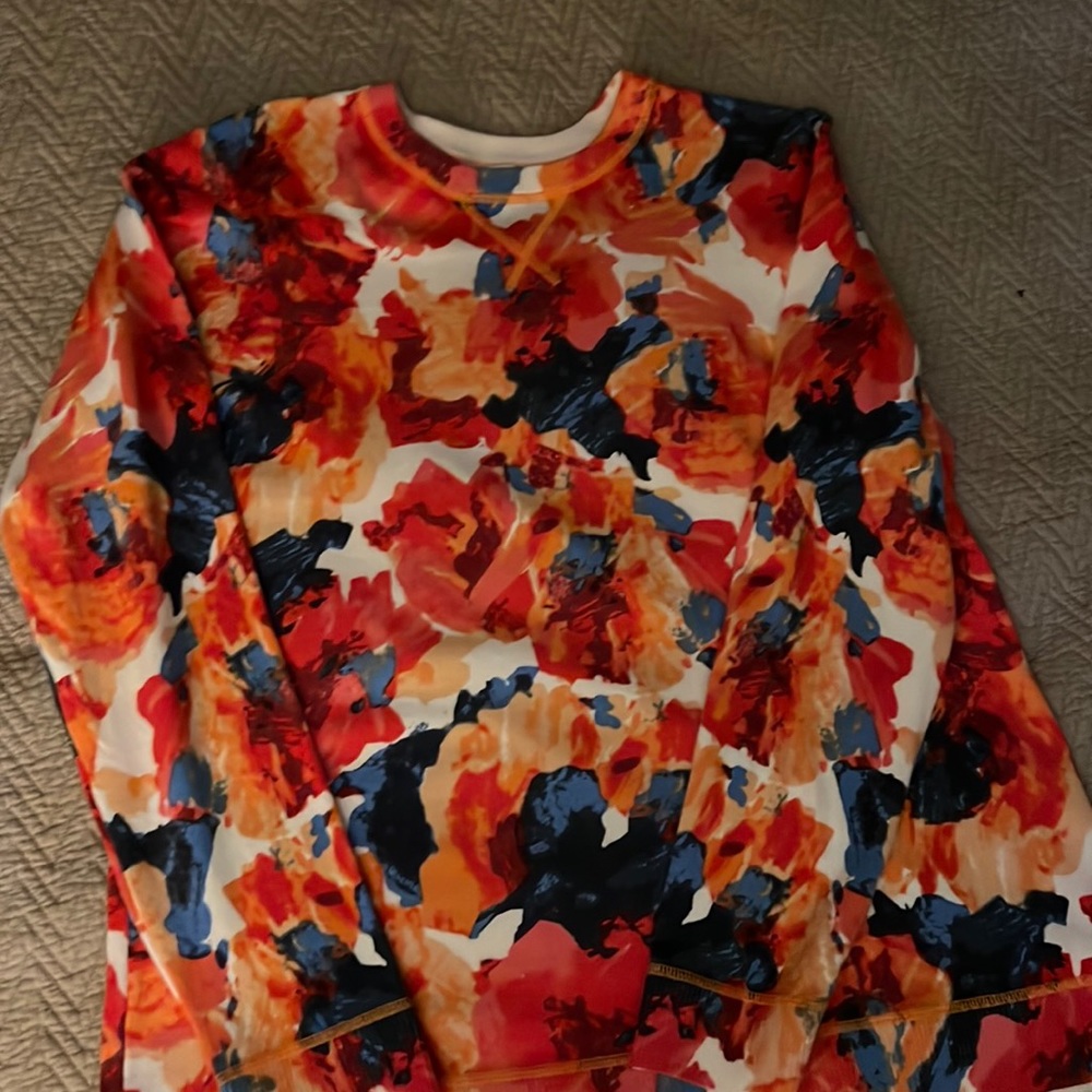 Issac Mizrahi LIVE tunic SZ L lovely comfy flowered pullover